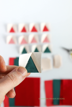 Load image into Gallery viewer, This Christmas quilt block looks just like the crackers from holiday dinner! A must-make for your next seasonal project. #QuiltingForBeginners #ChristmasDIY