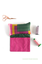 Load image into Gallery viewer, 🎁 Need a gift idea for your sewing friends? This printable pincushion pattern is cute, thoughtful, and easy to make. #SewingGiftIdea #DIYPincushion