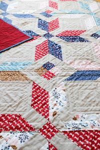 Winter Star Quilt Pattern by Shannon Fraser Designs - grab your favorite fat quarter bundle plus some background yardage and have fun piecing this beginner friendly star quilt. Add extra texture with both machine and hand quilting. #beginnerquiltpattern #fatquarterfriendly